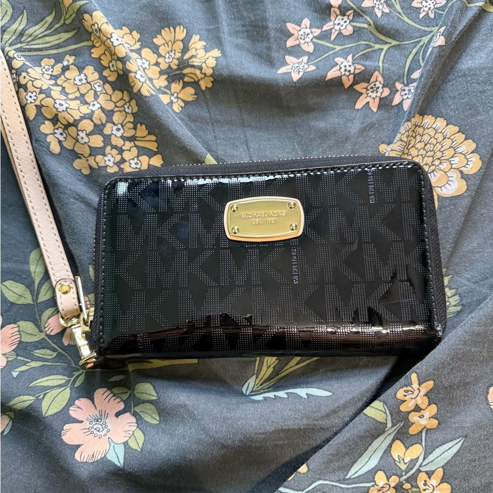 Micheal Kors wallet with wristlet strap